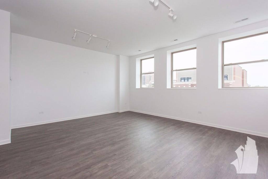 Condo for rent at 932 W Dakin St #301, Chicago, IL 60613