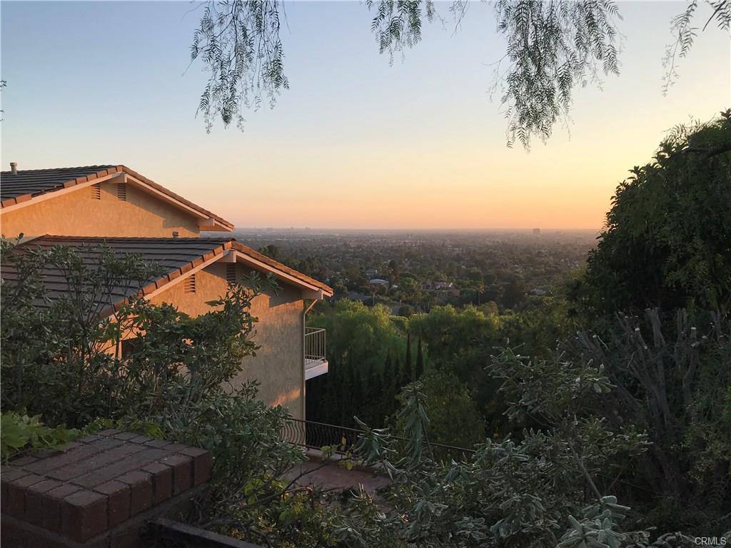 Apartment for rent at 11393 La Vereda Dr, Santa Ana, CA 92705
