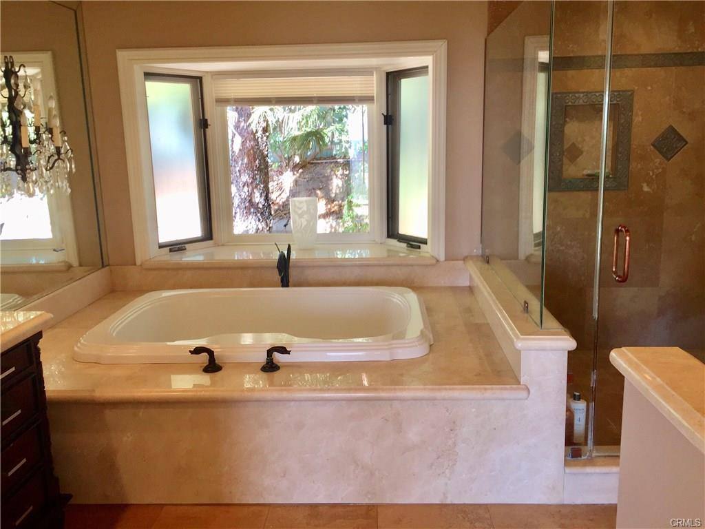 Apartment for rent at 11393 La Vereda Dr, Santa Ana, CA 92705