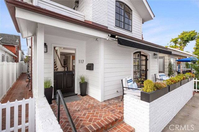 Apartment for rent at 117 Marine Ave, Newport Beach, CA 92662