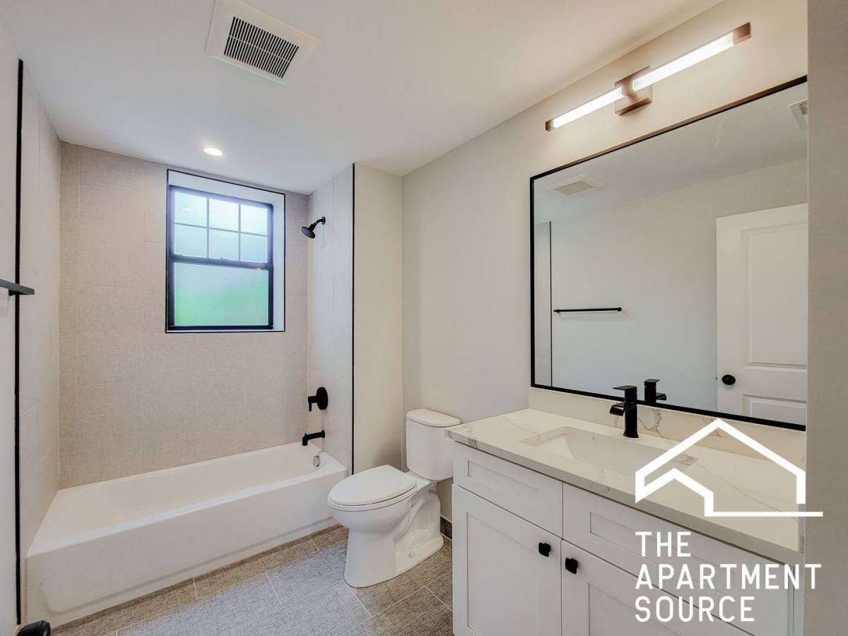 Apartment for rent at 2026 W Montrose Ave #2B, Chicago, IL 60618