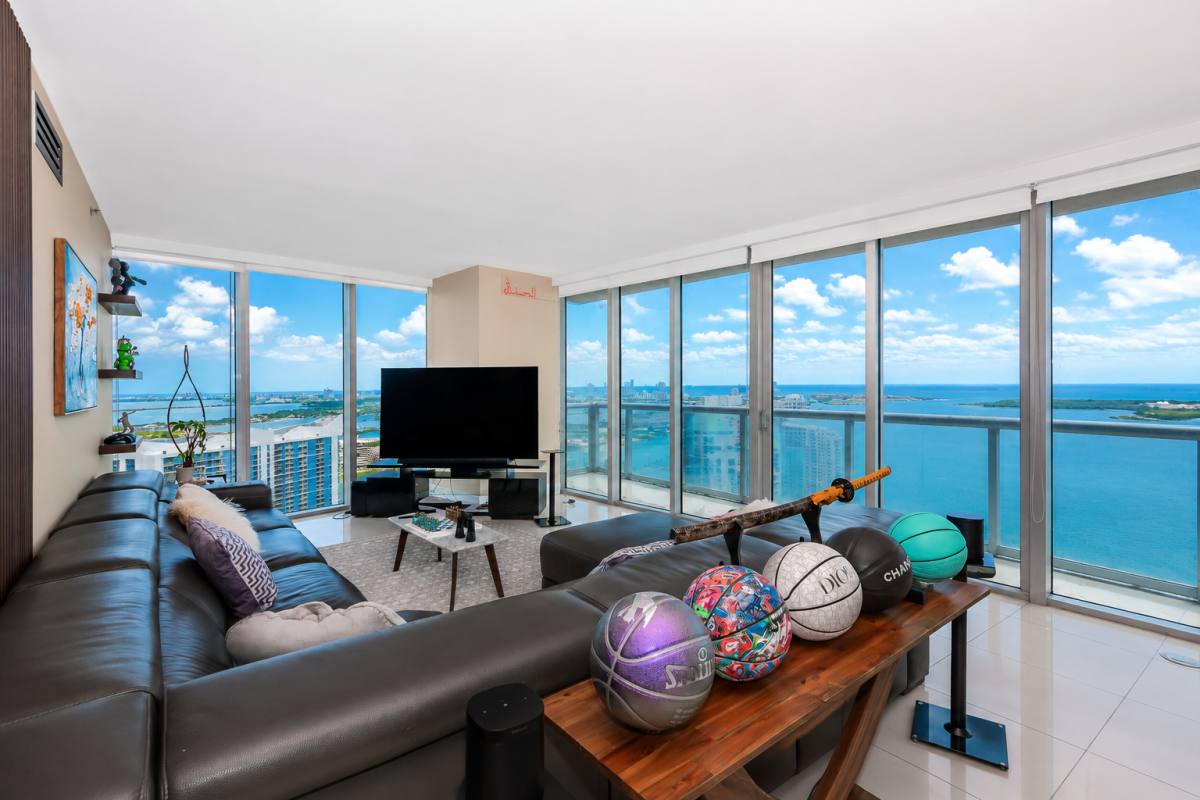 Apartment for rent at 465 Brickell Ave, Miami, FL 33131