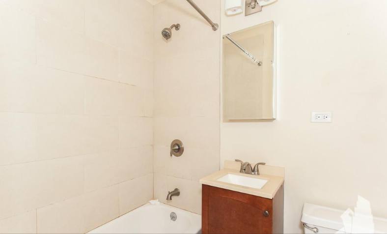 Apartment for rent at 4725 N Leavitt St #1, Chicago, IL 60625