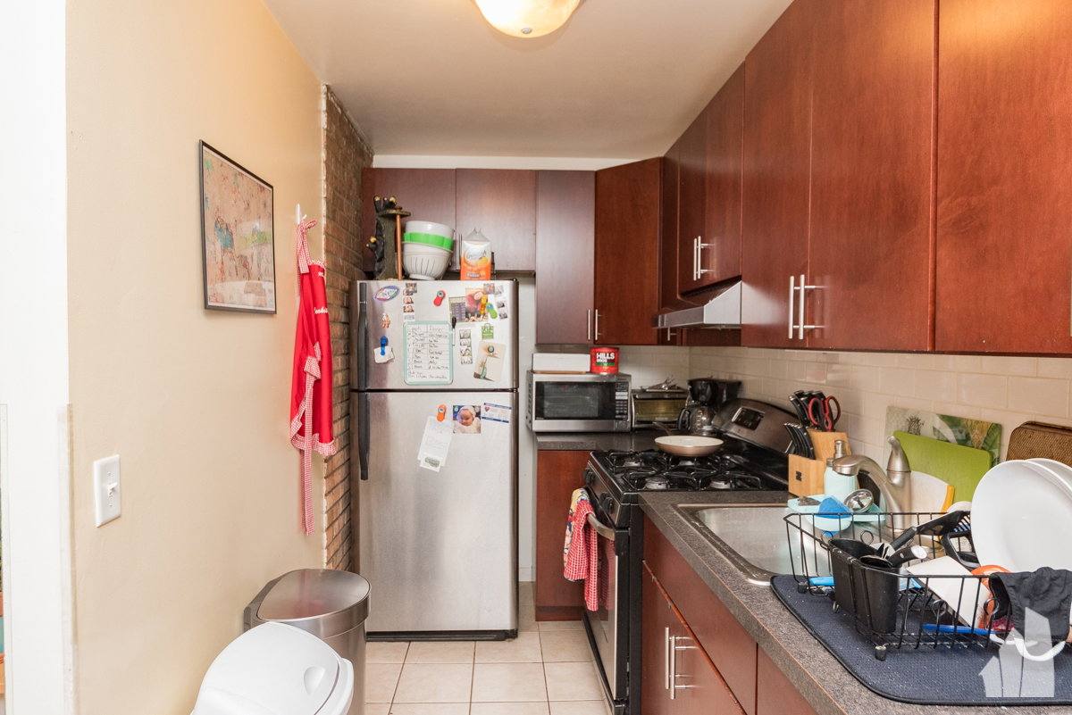 Apartment for rent at 803 W Oakdale Ave #2, Chicago, IL 60657