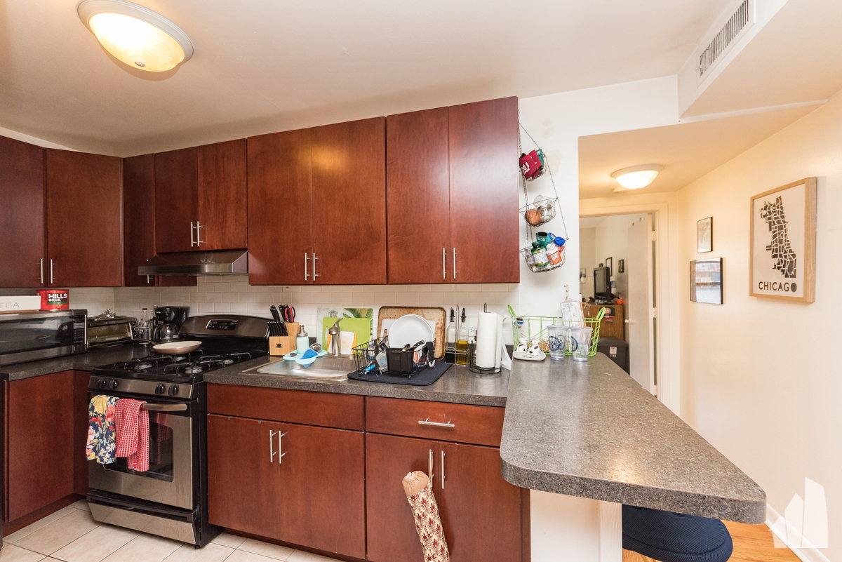 Apartment for rent at 803 W Oakdale Ave #2, Chicago, IL 60657