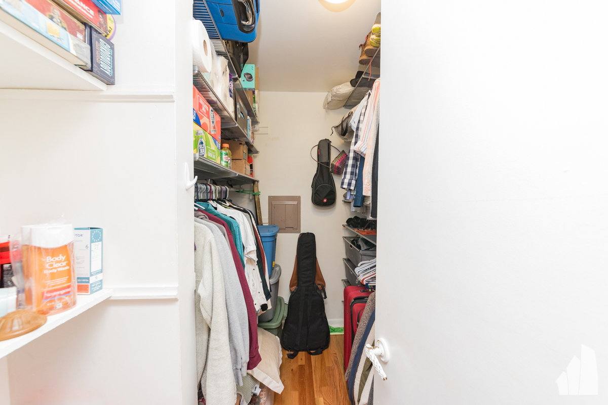 Apartment for rent at 803 W Oakdale Ave #2, Chicago, IL 60657