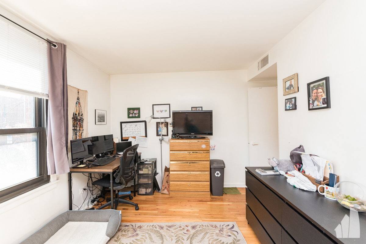 Apartment for rent at 803 W Oakdale Ave #2, Chicago, IL 60657