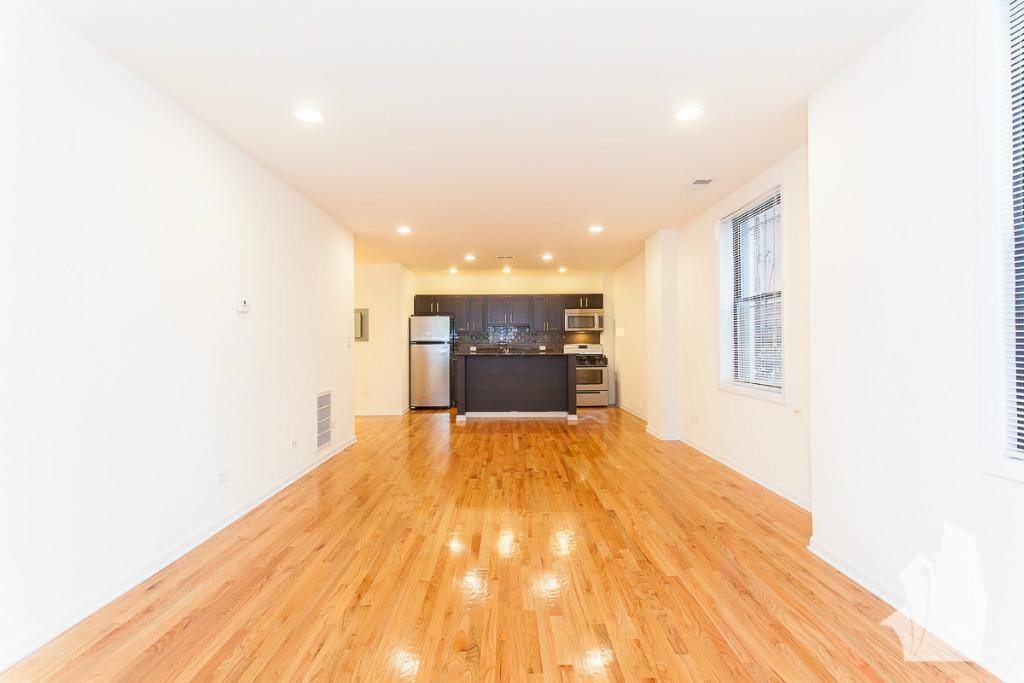 Apartment for rent at 4242 N Sheridan Rd, Chicago, IL 60613