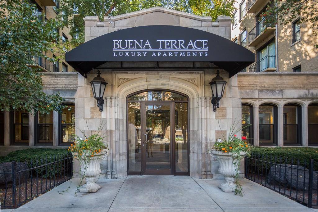 Apartment for rent at 4242 N Sheridan Rd, Chicago, IL 60613