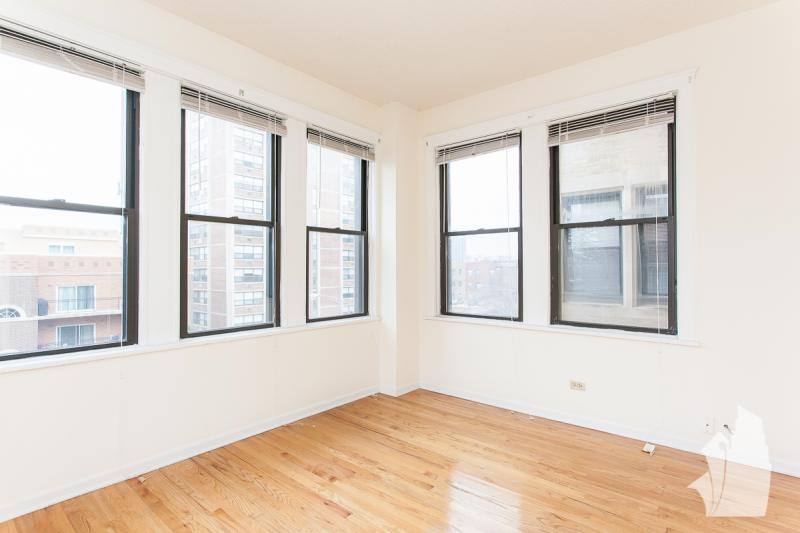 Apartment for rent at 4242 N Sheridan Rd, Chicago, IL 60613
