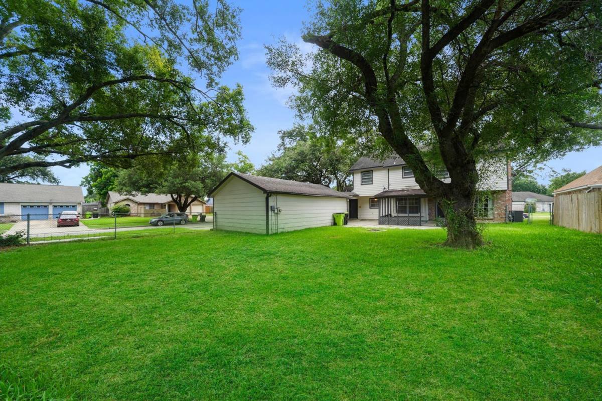 House for rent at 3104 Trail Hollow Dr, Pearland, TX 77584