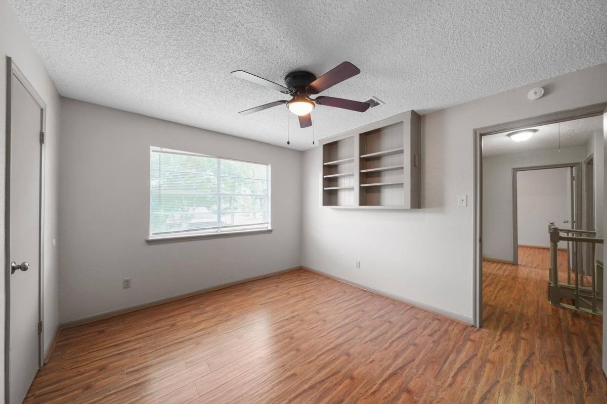 House for rent at 3104 Trail Hollow Dr, Pearland, TX 77584