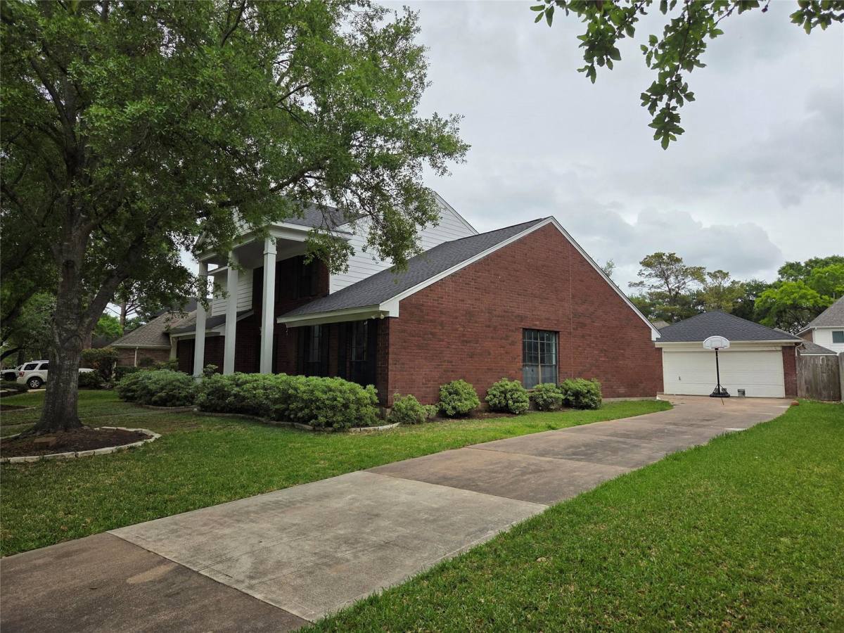 House for rent at 2828 Lake Colony Dr, Missouri City, TX 77459