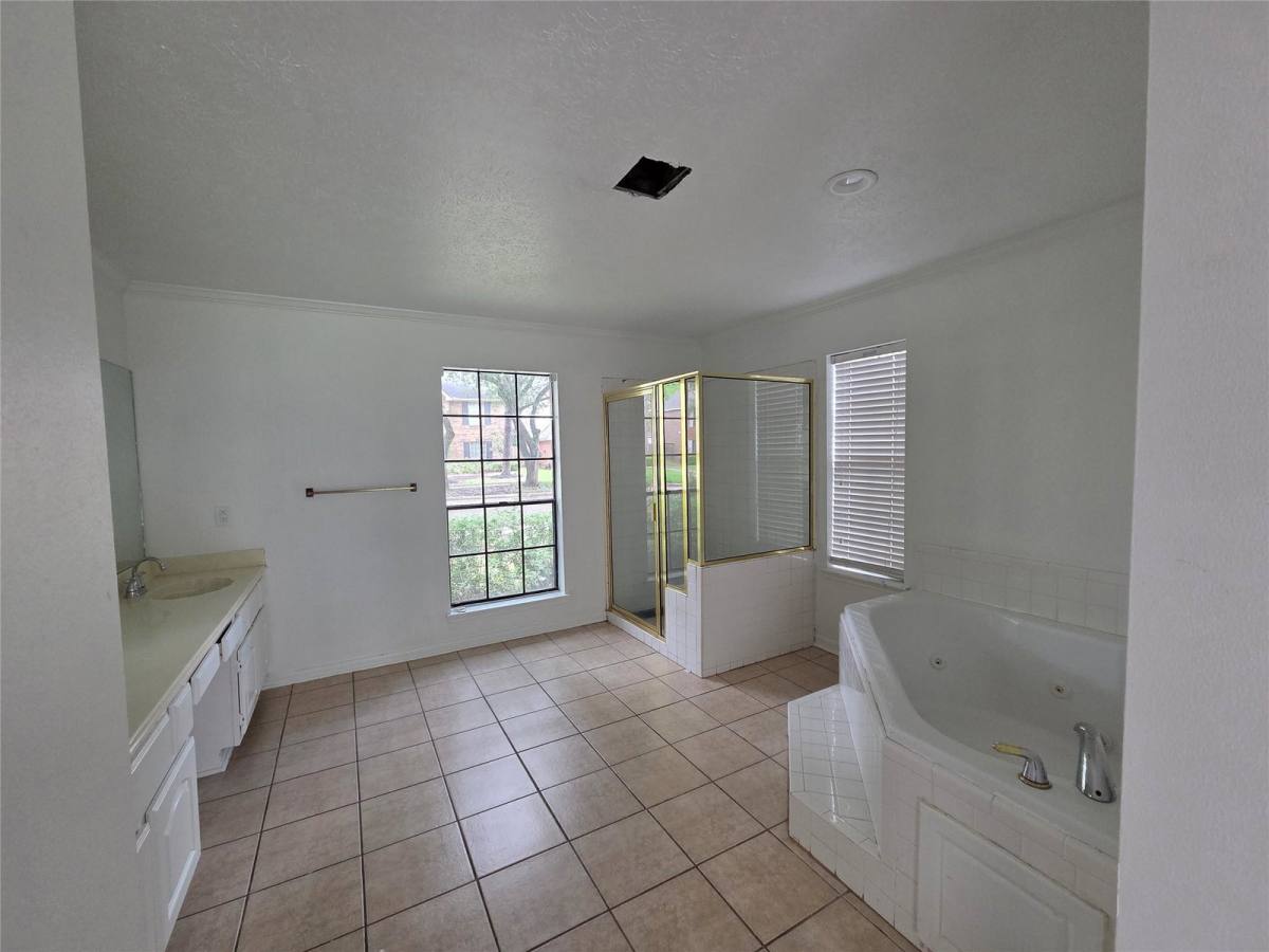 House for rent at 2828 Lake Colony Dr, Missouri City, TX 77459