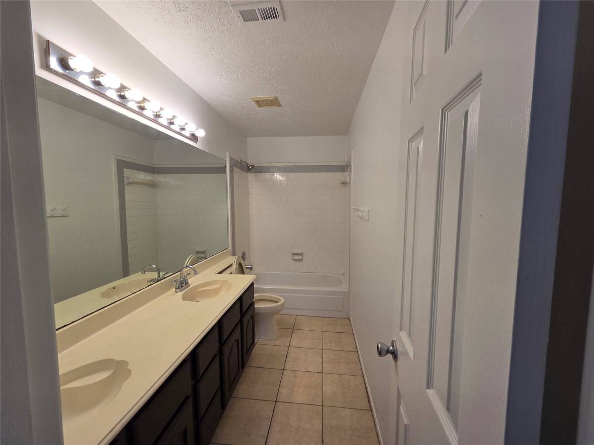 House for rent at 2828 Lake Colony Dr, Missouri City, TX 77459