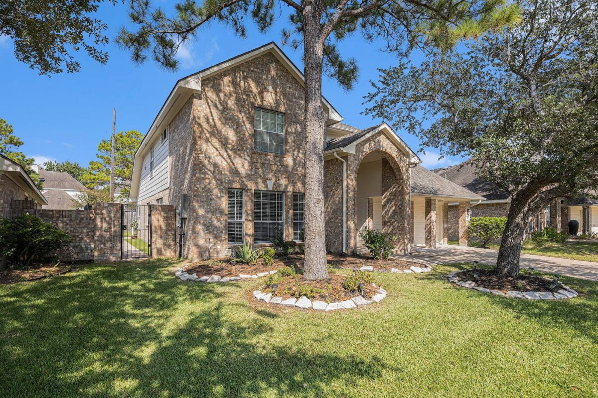 House for rent at 3605 Beacon Hill Dr, Pearland, TX 77584