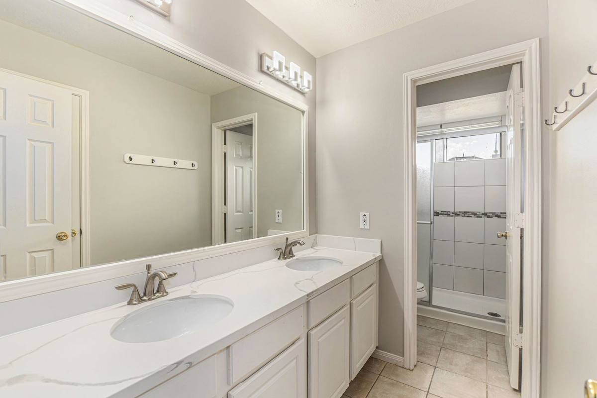 House for rent at 3605 Beacon Hill Dr, Pearland, TX 77584