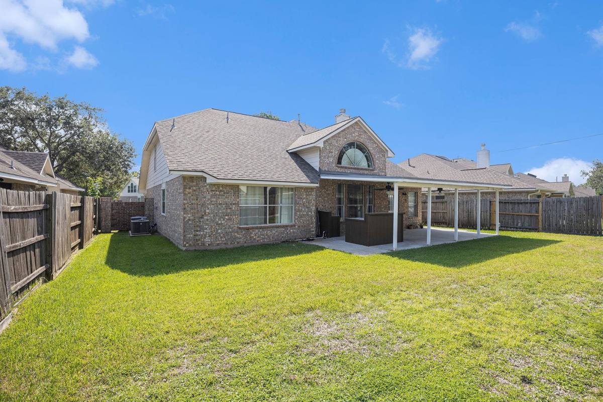 House for rent at 3605 Beacon Hill Dr, Pearland, TX 77584