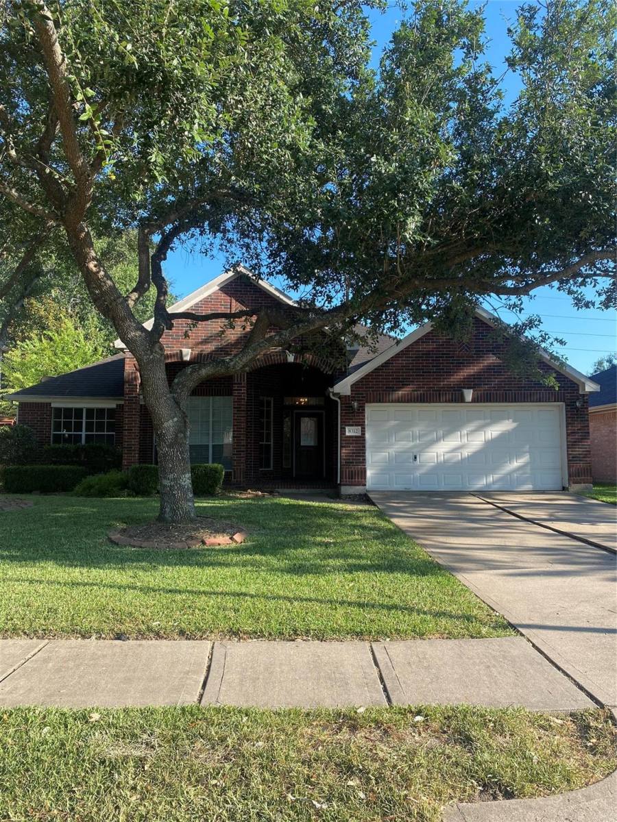 House for rent at 8313 Spinnaker Bay Lane, Pearland, TX 77584