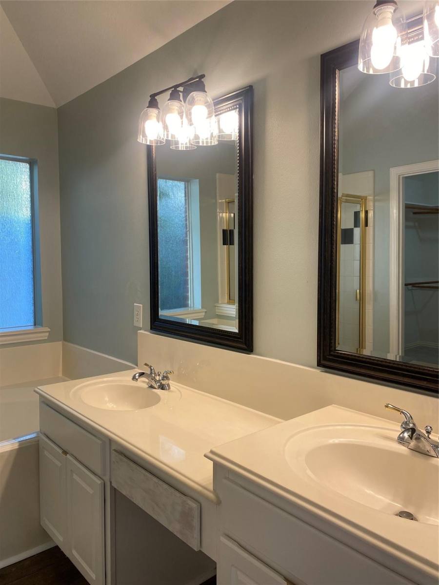 House for rent at 8313 Spinnaker Bay Lane, Pearland, TX 77584
