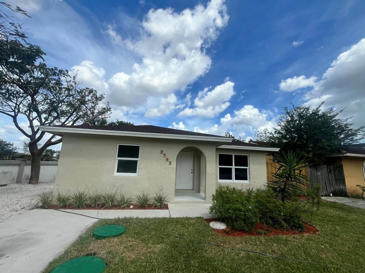 House for rent at 2747 Summit Blvd, West Palm Beach, FL 33406
