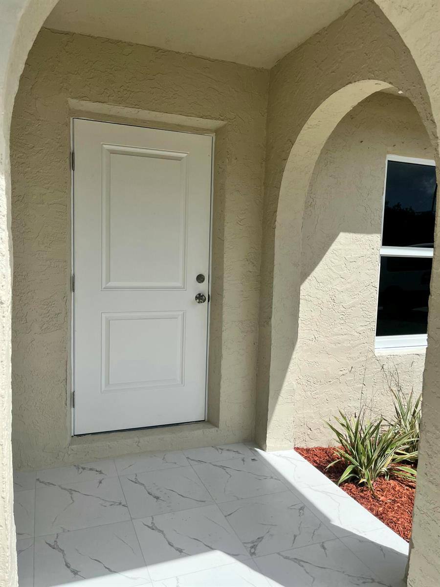 House for rent at 2747 Summit Blvd, West Palm Beach, FL 33406
