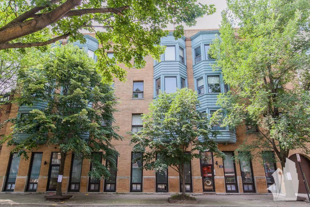 Apartment for rent at 873 W Lill Ave, Chicago, IL 60614