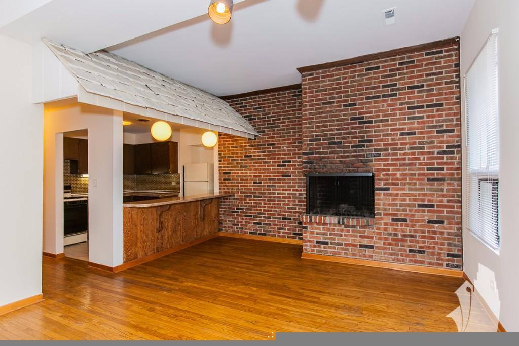 Apartment for rent at 873 W Lill Ave, Chicago, IL 60614