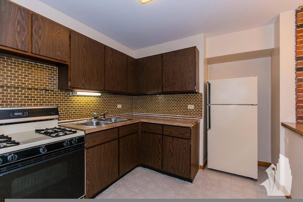 Apartment for rent at 873 W Lill Ave, Chicago, IL 60614