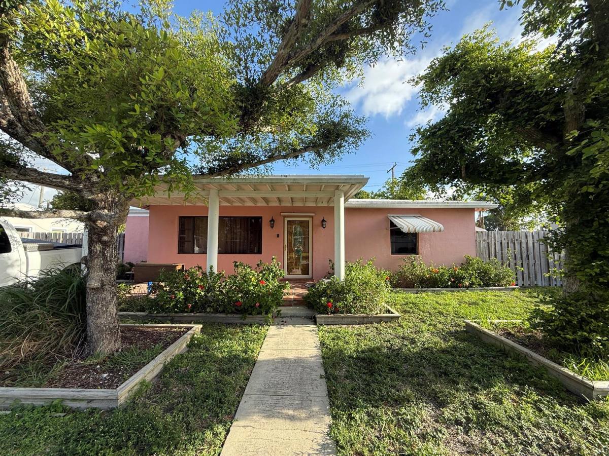 House for rent at 817 Elm Rd, West Palm Beach, FL 33409
