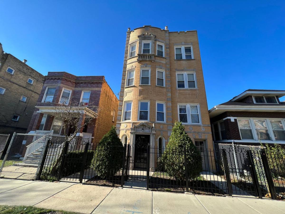 Apartment for rent at 4666 N Spaulding Ave #3F, Chicago, IL 60625