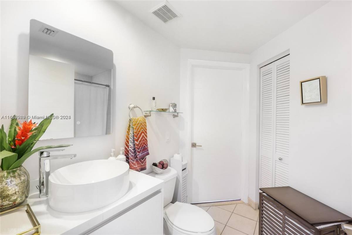 Apartment for rent at 801 Brickell Key Blvd #3204, Miami, FL 33131