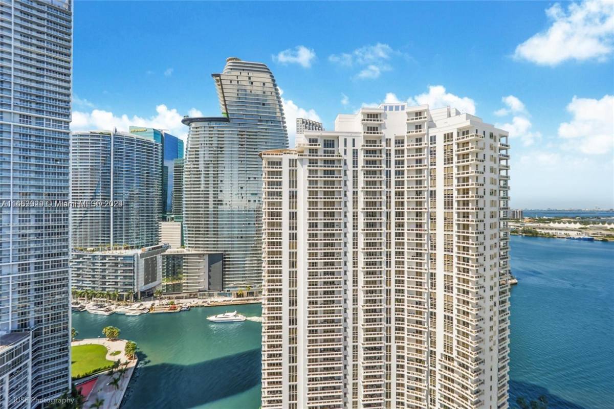 Apartment for rent at 801 Brickell Key Blvd #3204, Miami, FL 33131