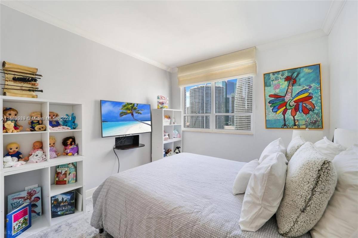Apartment for rent at 801 Brickell Key Blvd #3204, Miami, FL 33131