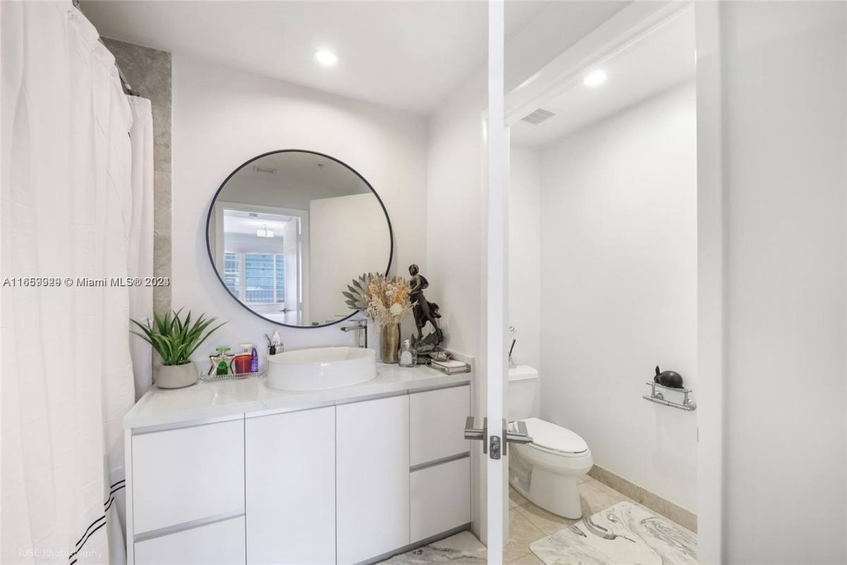 Apartment for rent at 801 Brickell Key Blvd #3204, Miami, FL 33131