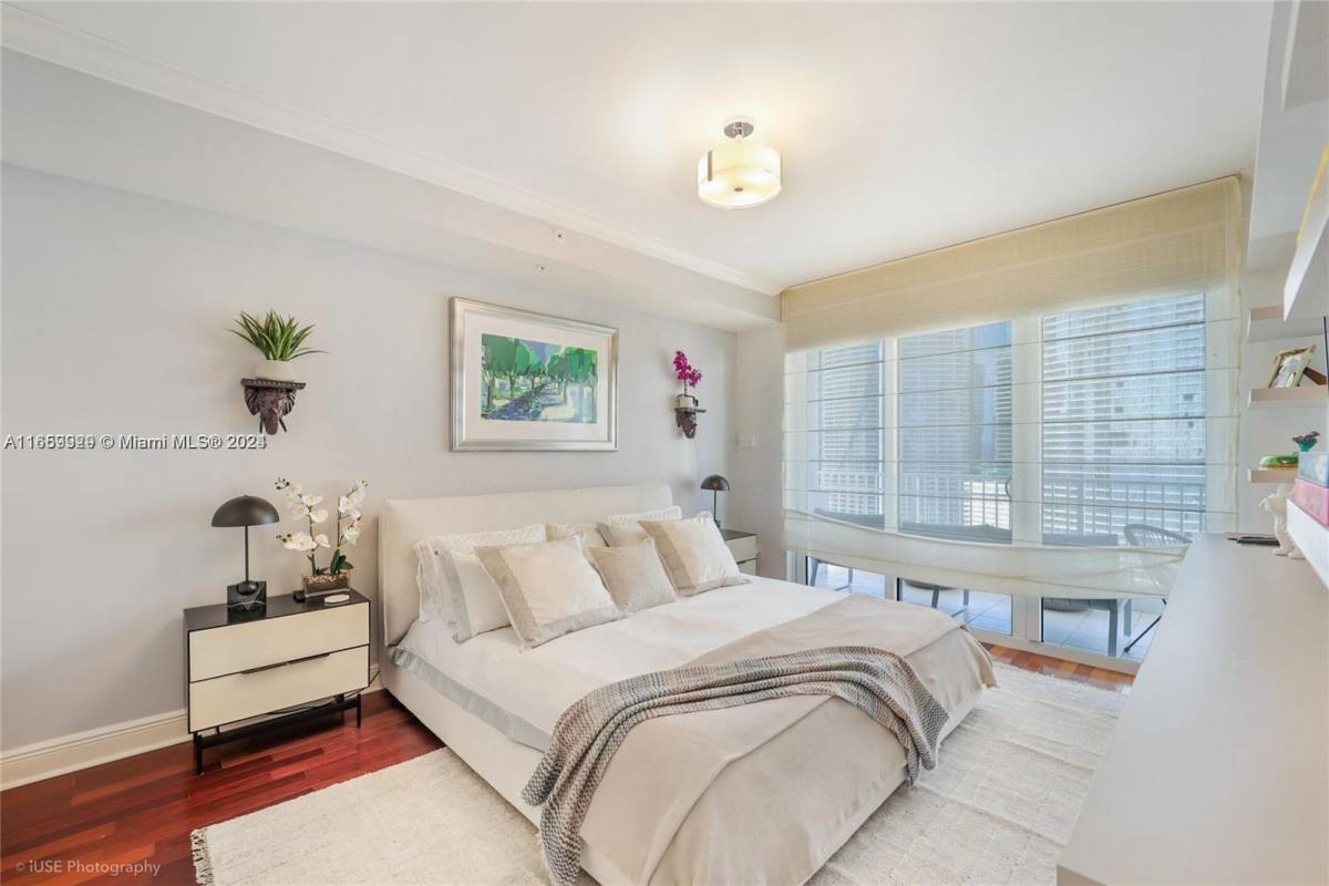Apartment for rent at 801 Brickell Key Blvd #3204, Miami, FL 33131