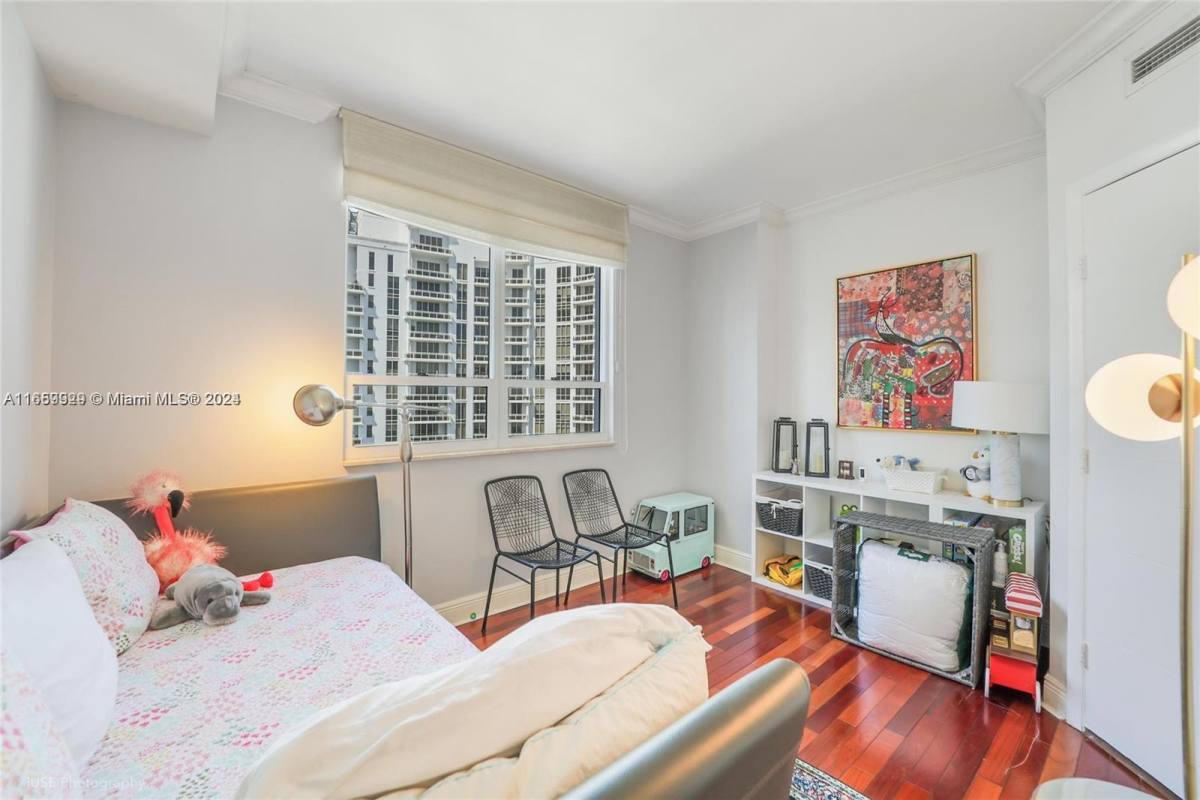 Apartment for rent at 801 Brickell Key Blvd #3204, Miami, FL 33131