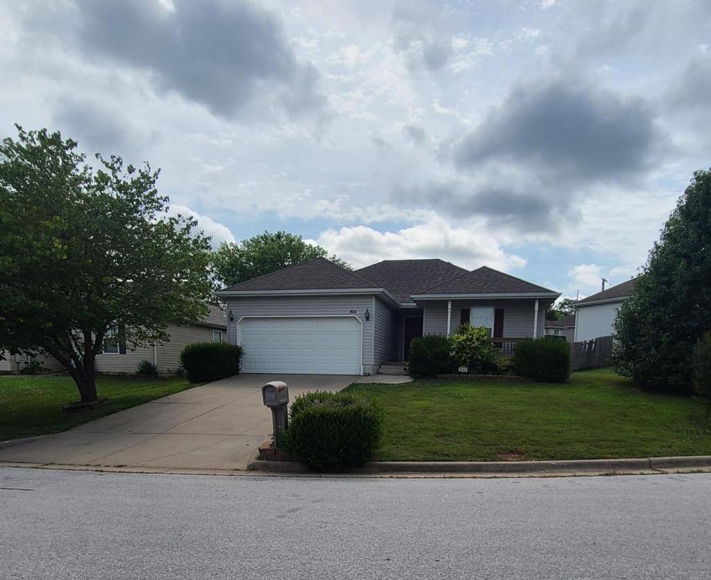 House for rent at 504 W Woodbine, Nixa, MO 65714