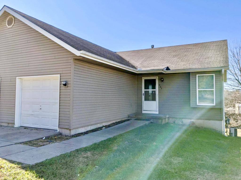 Townhouse for rent at 502 N Grove, Kearney, MO 64060