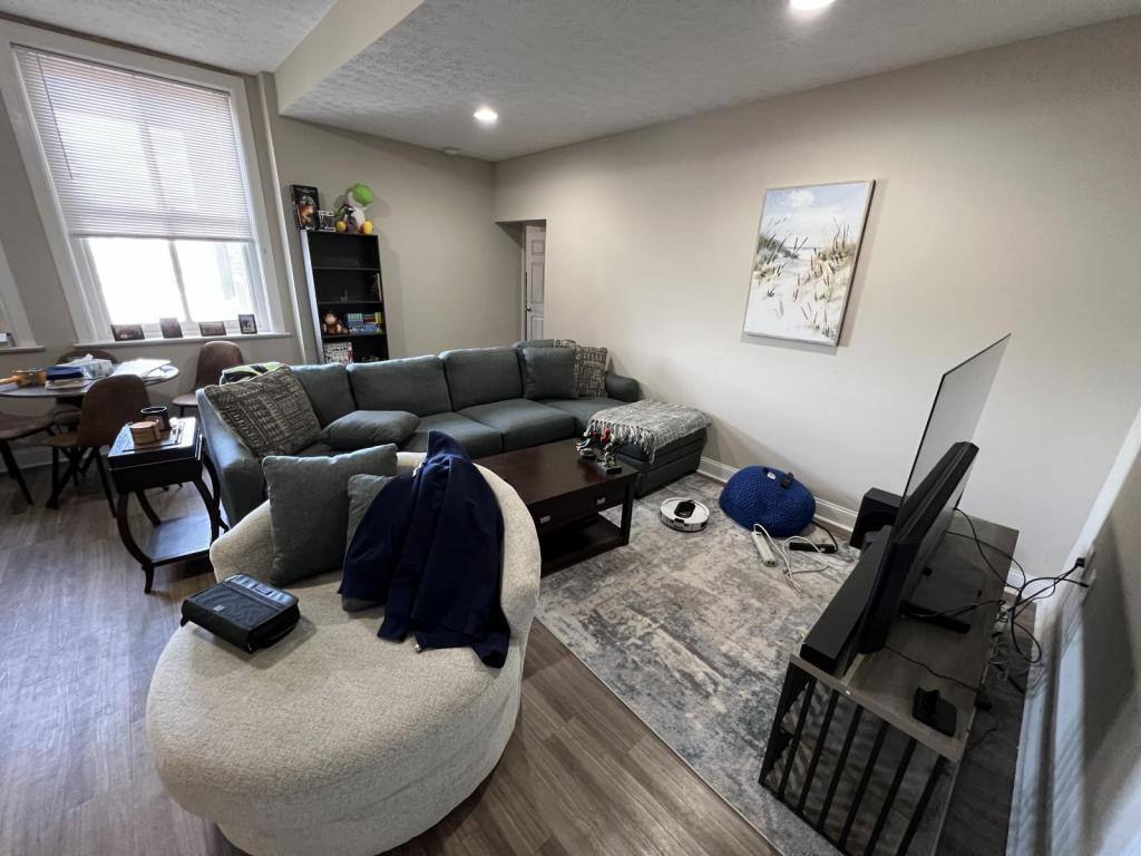 Apartment for rent at 910 4th Ave, Huntington, WV 25701