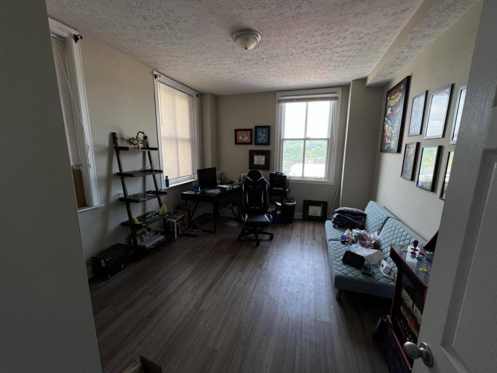 Apartment for rent at 910 4th Ave, Huntington, WV 25701