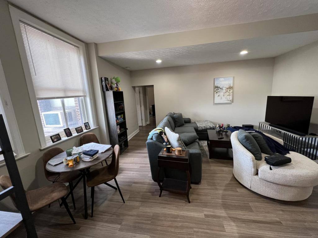 Apartment for rent at 910 4th Ave, Huntington, WV 25701