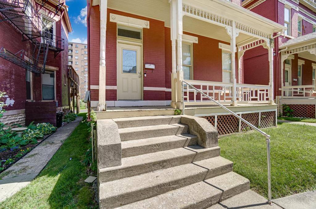 Apartment for rent at 850 Lincoln Ave #2, Cincinnati, OH 45206