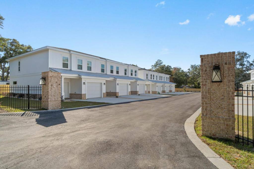 Townhouse for rent at 513 Hill Lane, Niceville, FL 32578