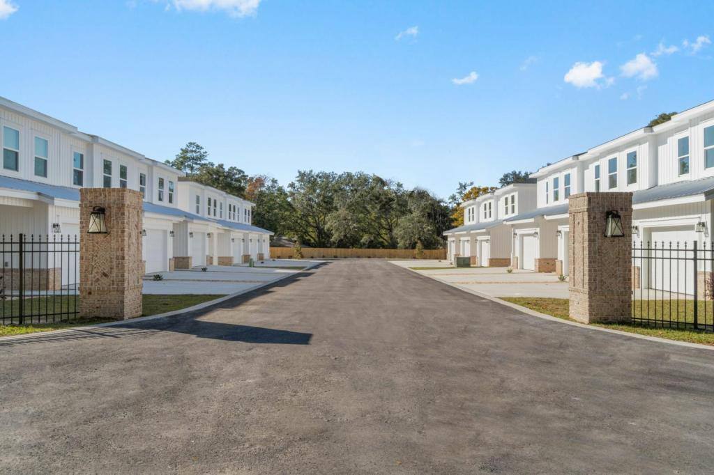 Townhouse for rent at 513 Hill Lane, Niceville, FL 32578