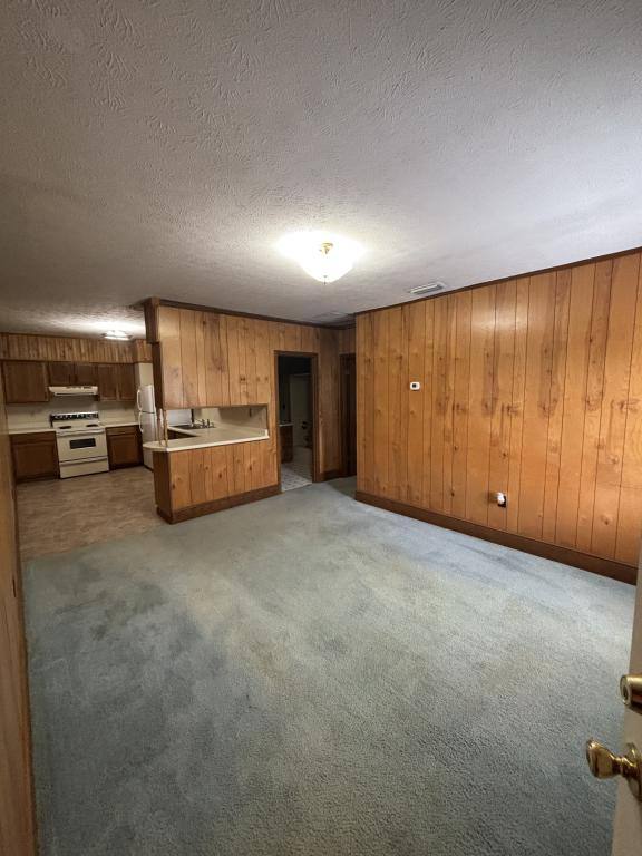 Apartment for rent at 101 W Broadway St, Rogersville, TN 37857