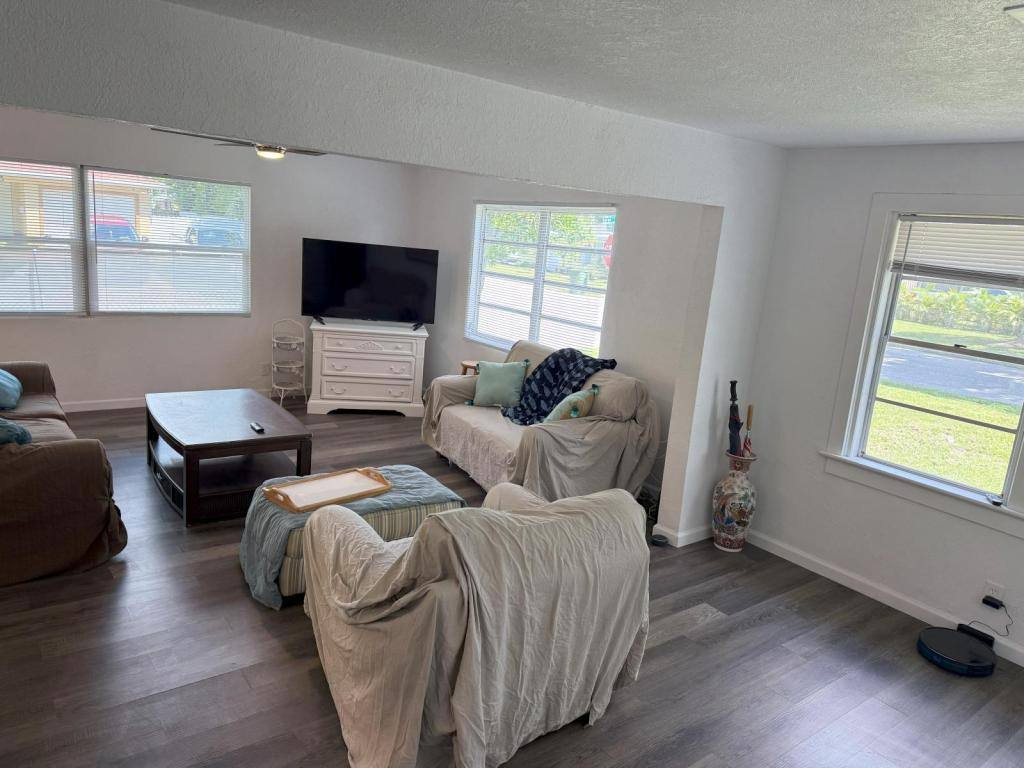 House for rent at 2004 20th Ave W, Bradenton, FL 34205
