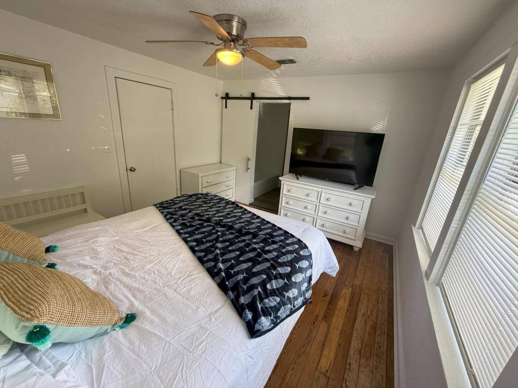 House for rent at 2004 20th Ave W, Bradenton, FL 34205
