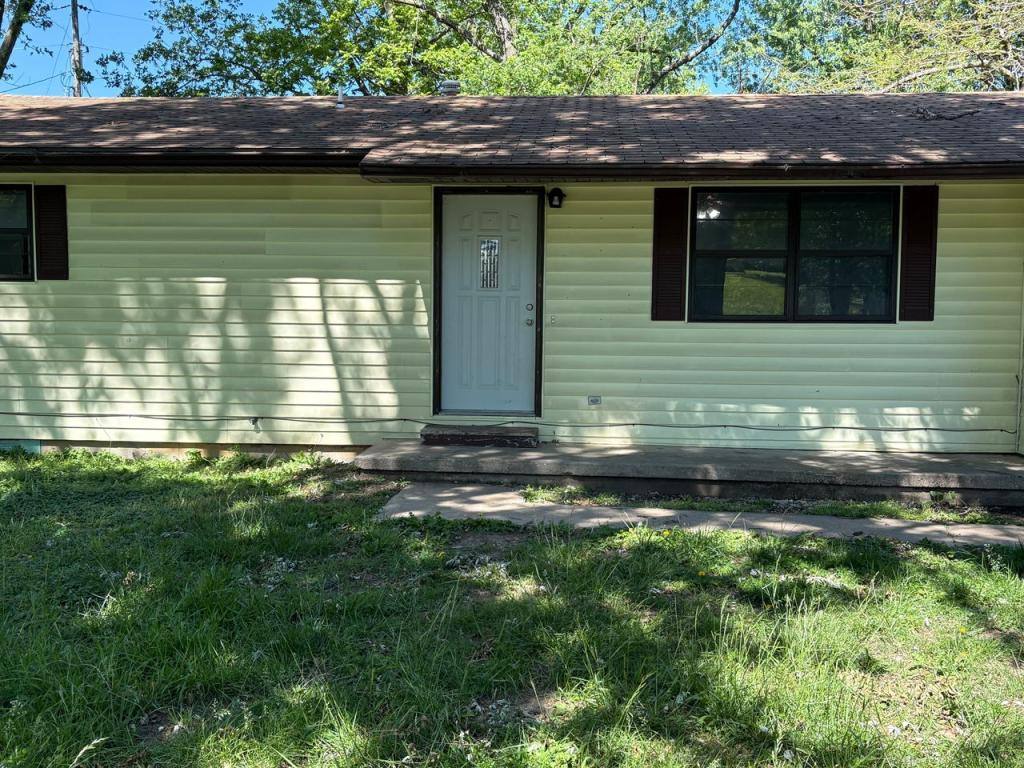 House for rent at 1110 Clayzel Dr, El Dorado Springs, MO 64744