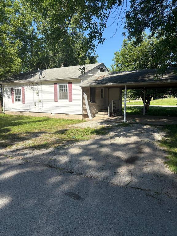House for rent at 801 E 9th St, Lamar, MO 64759